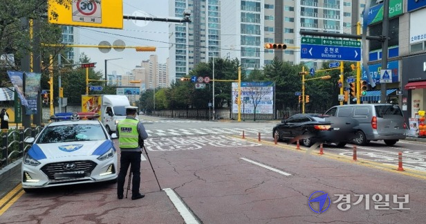 오산경찰서가 ‘아동안전 비전 ZERO 프로젝트’를 추진한 결과, 스쿨존 교통사고가 감소한 것으로 나타났다. 통학로 교통안전활동 모습.