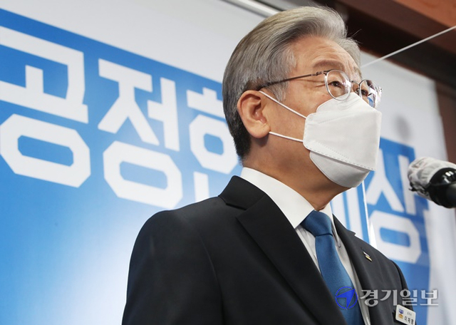 더불어민주당 대선 후보인 이재명 경기도지사가 25일 오전 경기도청에서 퇴임 기자회견을 하고 있다. 윤원규기자