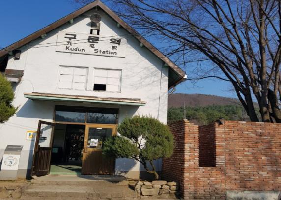 등록문화재인 양평 지평면 일신리 중앙선 옛 구둔역 역사가 내년까지 복원된다. 사진은 옛 구둔역사. 양평군 제공