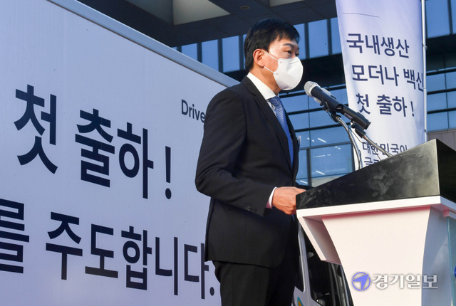 28일 오전  삼성바이오로직스가  위탁생산한 모더나 코로나19 백신 첫 출하식이 열린 인천 연수구 삼성바이오로직스 3공장에서 존림 삼성바이오로직스 대표이사가 인사말을 하고 있다. 장용준기자