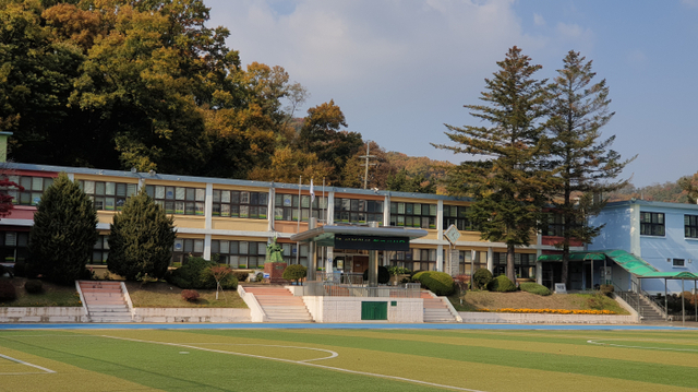 의정부 고산초교가 문을 닫고 오는 2024년 인근 고산지구 내 신설 학교로 옮겨간다. 사진은 고산초교 전경. 의정부교육지원청 제공