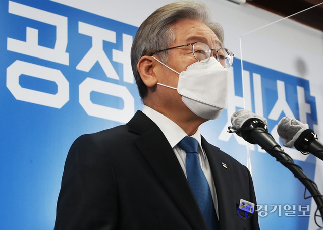 더불어민주당 대선 후보인 이재명 경기도지사가 25일 오전 경기도청에서 퇴임 기자회견을 하고 있다. 윤원규기자