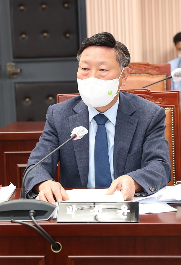 박석윤 운영위원장