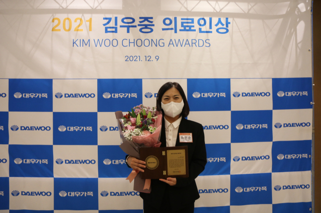 경기도의료원 포천병원 등 의료기관에서 32년간 보건의료 서비스 향상에 기여한 허은순 간호조무사(52)가 ‘제1회 김우중 의료인상’을 수상했다.