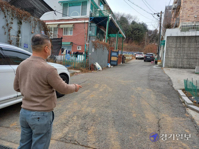 논란을 빚고 있는 문제의 현황도로(구리 교문동 328-108번지 일원)