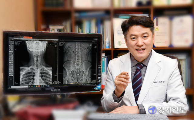 윤성찬 경기도한의사회장이 2022년 협회 창립 80주년을 앞두고 현안 및 비전을 밝히고 있다. 김시범기자