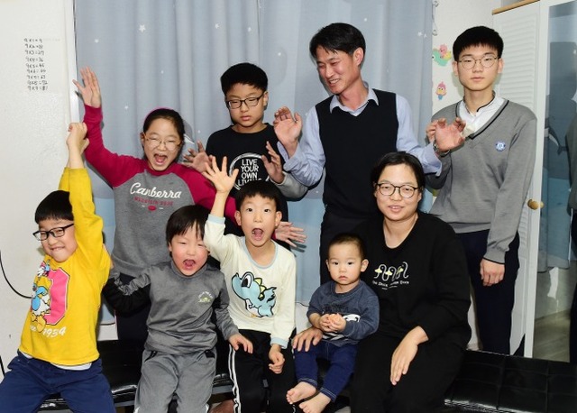 8자녀 가족