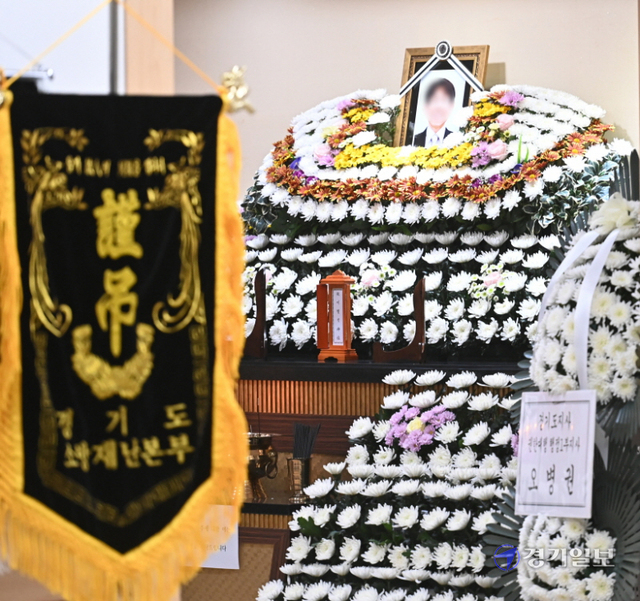 6일 평택시 한 냉동창고 신축 건설현장 화재로 순직한 이형석 소방경의 빈소.조주현기자