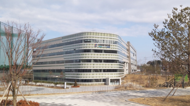 평택시 평생학습센터 서부교육장이 안중읍 서부복지타운으로 확장 이전했다. 사진은 평택시 평생학습센터 서부교육장이 위치한 안중읍 서부복지타운 전경. 평택시 제공