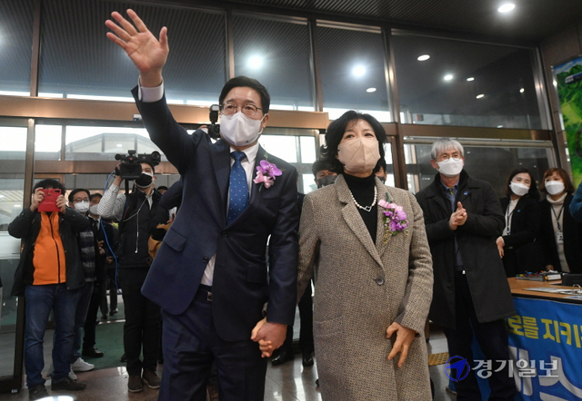 14일 오후 수원특례시청에서 염태영 수원특례시장이 퇴임식에 참석하고 있다.조주현기자