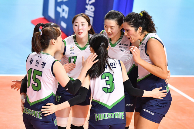 여자 프로배구 수원 현대건설이 코로나19 악재를 딛고 리그 최다인 15연승 기록에 도전한다.경기일보 DB