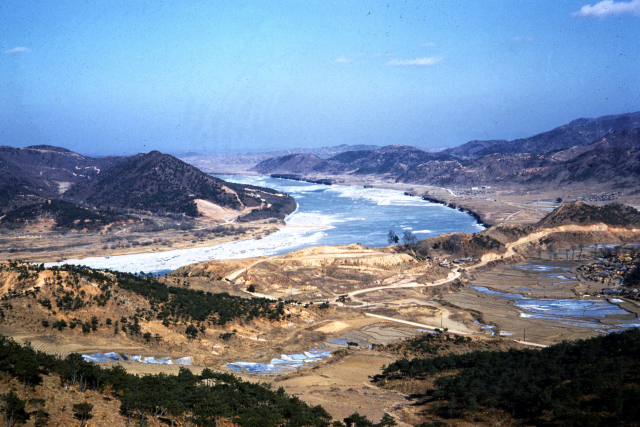 파주 화석정의 복원 전 사진이 56년 만에 공개됐다. 사진은 미군에 의해 1960년 촬영된 화석정과 주변 전경. 한국저작권위원회· CC BY 제공