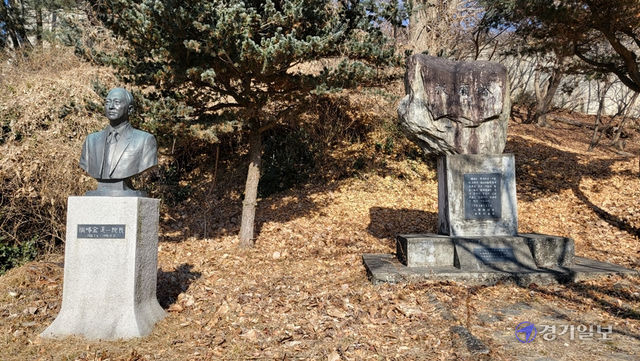 ▲ 한국나병연구원 김도일 초대원장 흉상(좌)과 구라탑(우).