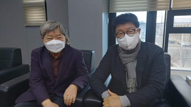 파주지역 기부문화확산에 노력하는 파주시 아너소사이어티 회원인 김종훈(사진왼쪽), 권인욱부회장