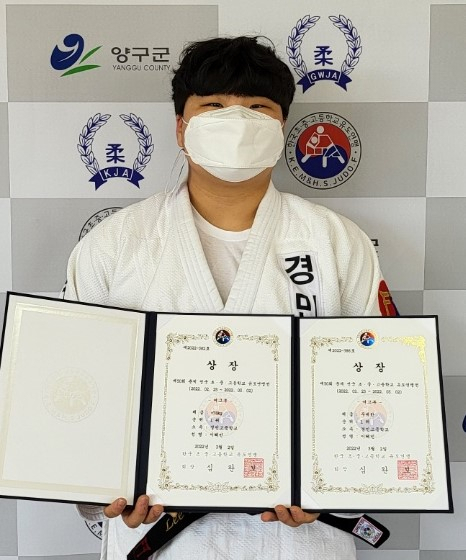 여고부 무제한급과 +78㎏급서 우승한 이혜빈.경민고 제공
