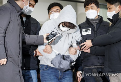 신변보호를 받던 전 연인의 가족을 살해한 혐의로 구속 기소된 이석준