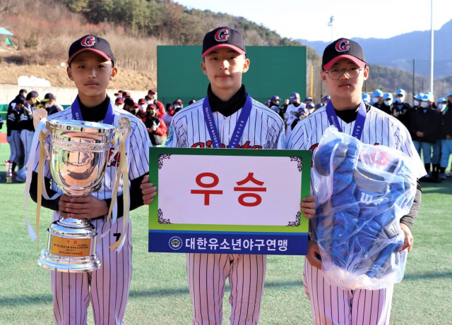 제7회 순창군수배 전국유소년야구대회에서 창단 6년 만에 첫 패권을 차지한 일산 자이언츠유소년야구단.대한유소년야구연맹 제공