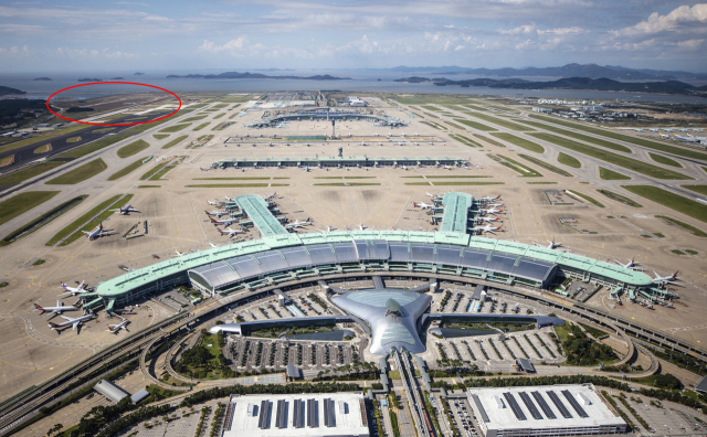 MRO 부지 인천국제공항 제2여객터미널 4활주로 인근에 항공정비(MRO) 클러스터 단지(왼쪽 위 빨간색 원). 인천국제공항공사 제공
