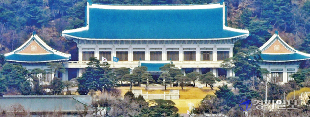 제20대 대통령선거가 실시된 9일 서울 종로구 청와대가 새로운 주인을 기다리고 있다. 윤원규기자