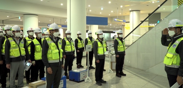 공항철도가 지난해 11월1일 안전한국훈련에서 인천공항2터미널역 현장사고수습본부를 설치하고 있다./공항철도 제공