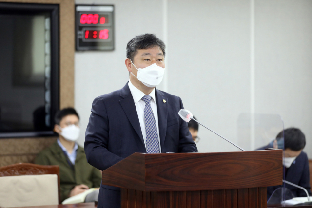 ‘수원시 미술관 관리 및 운영 조례 일부개정 조례안’을 대표 발의한 김정렬 더불어민주당 수원특례시의원. 수원특례시의회 제공