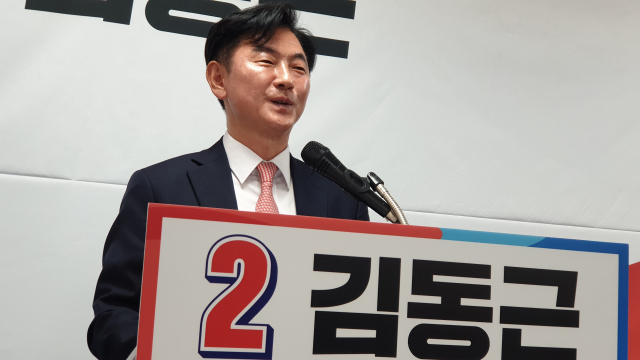 김동근 국민의힘 의정부갑 당협위원장이 15일 시청 기자실에서 기자회견을 하고 있다.
