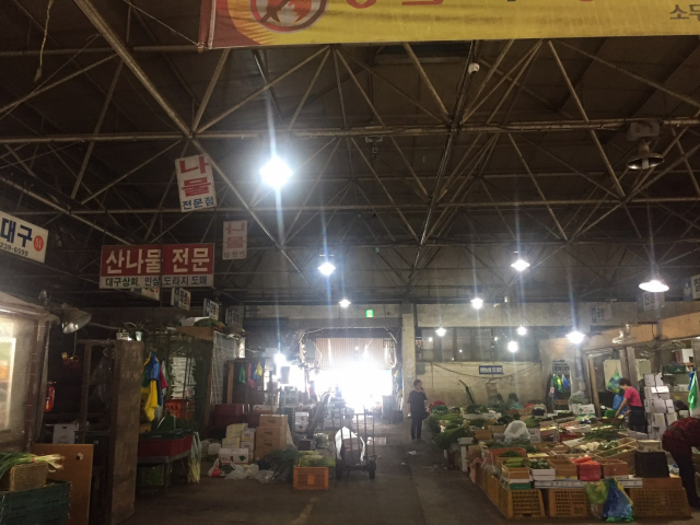 수원특례시 시설 현대화 사업 이전 수원농수산물도매시장 모습.