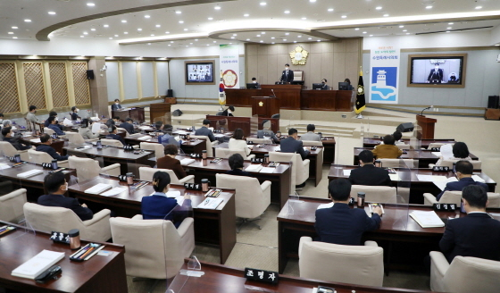 18일 수원특례시의회가 제365회 제2차 본회의를 진행하고 있다. 수원특례시의회 제공