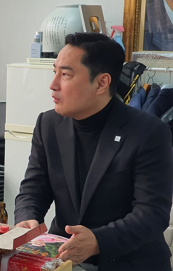 강용석 변호사가 22일 경기도지사 출마 이유에 대해 설명하고 있다.(강용석 캠프 제공)