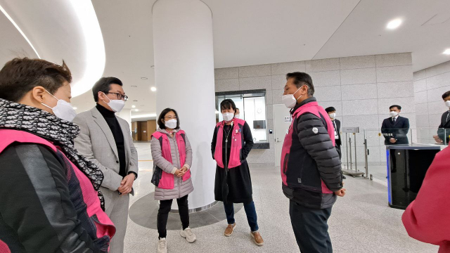 전국학교비정규직노동조합 경기지부가 이재정 경기도교육감과의 면담을 요청하고 있다.