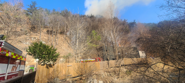 28일 오전 10시53분께 양평군 청운면 가현리의 한 야산에서 화재가 발생했다. 황선주기자