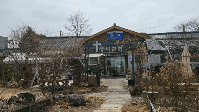 ▲ 경춘선 남양주시 구간에 유일하게 남아있는 '금곡역 폐역'은 하루가 다르게 변하는 세상 한가운데서 마치 시간이 멈춘 듯 그대로다.