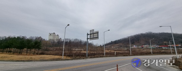 양주 고암동 물류단지에 대해 주민들이 허가취소 민원을 제기하며 반발하고 있다. 사진은 물류시설이 들어설 고암동 593-1번지 전경. 이종현기자