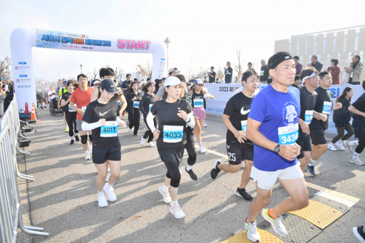 시화호에서 열린 시흥전국하프마라톤대회 모습. 시흥시 제공