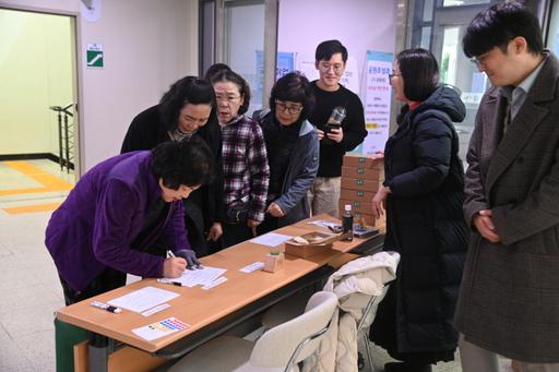 화성도시공사가 27일 종합경기타운에서 ‘시민과 함께하는 청렴·인권 캠페인’을 개최했다. 화성도시공사 제공