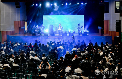 의왕시 고3 청소년을 위한 힐링콘서트 ‘행운을 빌어요!’ [포토뉴스]