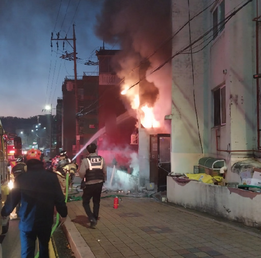 지난 28일 오전 6시49분께 인천 남동구 구월동의 빌라 1층에서 불이 났다. 인천소방본부 제공