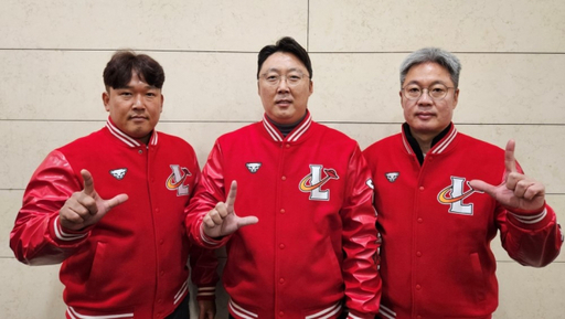 SSG의 신임 1군 코치인 윤요섭 배터리 코치, 배영수 투수코치, 강병식 타격코치(왼쪽부터).SSG 랜더스 제공