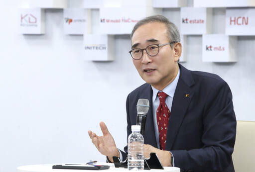 김영섭 KT 대표이사가 지난 8월 30일 경기 성남 KT 분당사옥에서 열린 취임식에서 직원들의 질문에 답변하고 있다. 연합뉴스