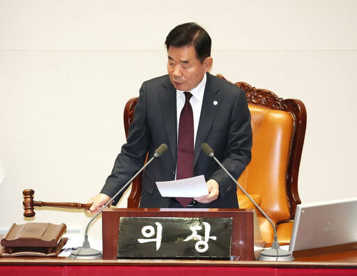 11월 30일 국회 본회의에서 김진표 국회의장이 의사봉을 두드리고 있다. 연합뉴스