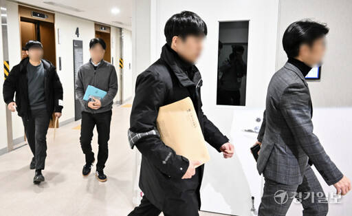 이재명 대표 법인카드 유용의혹 경기도청 압수수색 [포토뉴스]