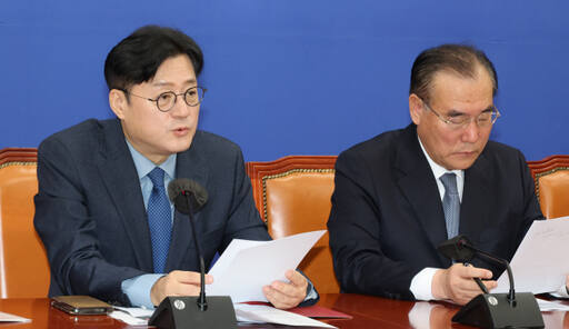 더불어민주당 홍익표 원내대표가 5일 국회에서 원내대책회의를 하고 있다. 연합뉴스