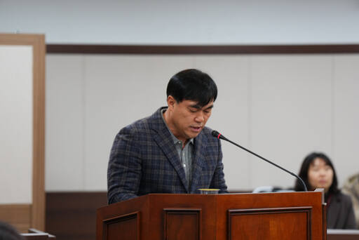 양선근 청구인 대표가 1호 주민발안 조례인 ‘포천시 인문도시 조성조례안’을 청구하게 된 배경에 대해 설명하고 있다. 포천시의회 제공
