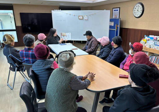인천항만공사(IPA)는 최근 인천 옹진군 대이작도 마을 주민들을 대상으로 ‘그림책 문화예술 프로그램’을 했다. IPA 제공