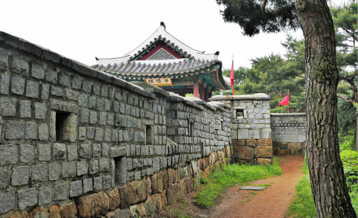 용도 남쪽 끝은 두 번 넓혀졌다. 확장된 부분이 용도 치로 밝혀졌다.