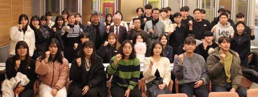 2023 수원시조정협회 송년의밤 행사 후 참가자들이 기념촬영을 하고 있다.수원시조정협회 제공