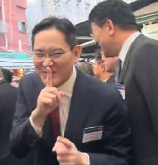 이재용 삼성전자 회장이 지난 6일 부산 깡통시장에 방문했을 때 찍힌 사진. 온라인 커뮤니티 캡처