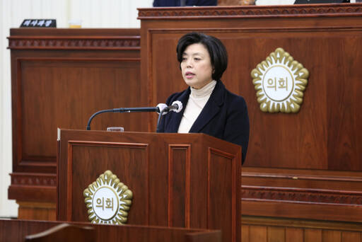 신계용 과천시장이 7일 시의회에서 과천을 ‘미래 100년을 향한 지식·문화 예술도시’로 만들어 나가겠다고 밝히고 있다. 과천시 제공