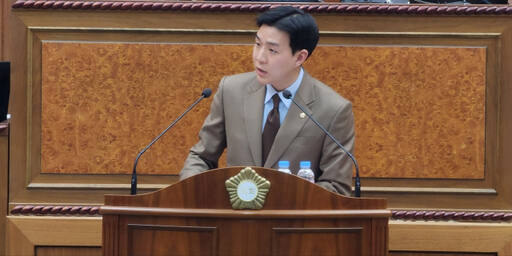 정진호 의원이 제326회 제2차 정례회 제2차 본회의에서 시정 질의하고 있다. 김창학 기자