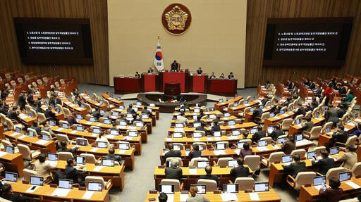 8일 오후 국회에서 열린 본회의에서 '노조법 및 방송 3법' 등에 대한 재의의 건이 상정되고 있다. 연합뉴스